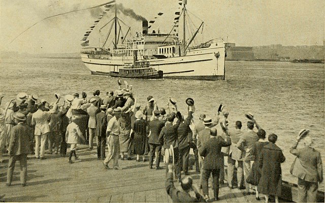 Questa immagine ha l'attributo alt vuoto; il nome del file è PERSONAGGI-BEEBE-The_Arcturus_adventure_-_an_account_of_the_New_York_Zoological_Societys_first_oceanographic_expedition_1926_20334180655.jpg