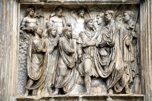 STORIA ROMANA 640px-Arco_di_Traiano_(Benevento),_La_stabilità_e_la_sicurezza_raggiunta_dall'Impero_sotto_Traiano