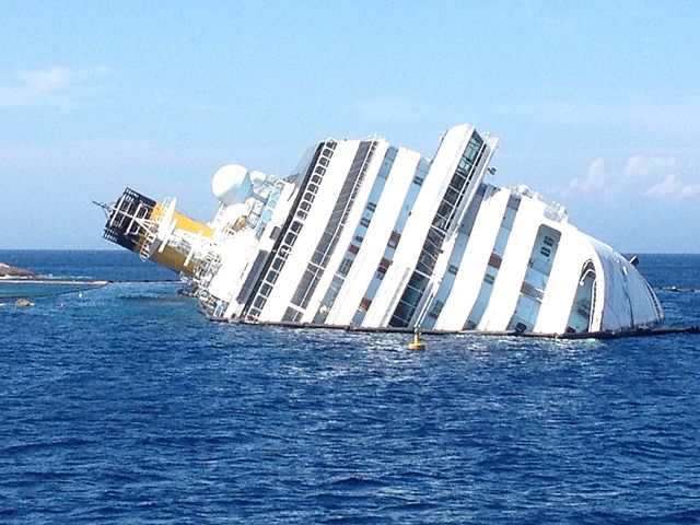 Questa immagine ha l'attributo alt vuoto; il nome del file è MARINA-MERCANTILE-COSTA-CONCORDIA-Costa_Concordia_5.jpg