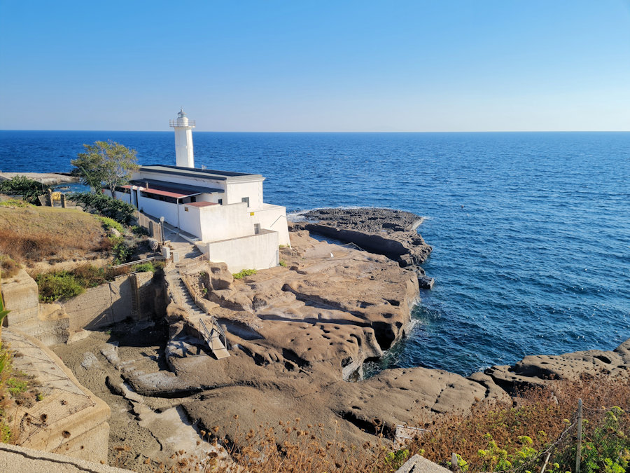 Questa immagine ha l'attributo alt vuoto; il nome del file è FARO-DI-VENTOTENE-MUCEDOLA.jpg