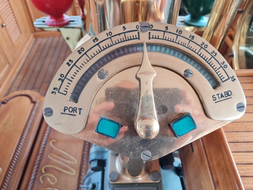 Questa immagine ha l'attributo alt vuoto; il nome del file è MUCEDOLA-@-PLANCIA-MOLTENI-1024x768.jpg