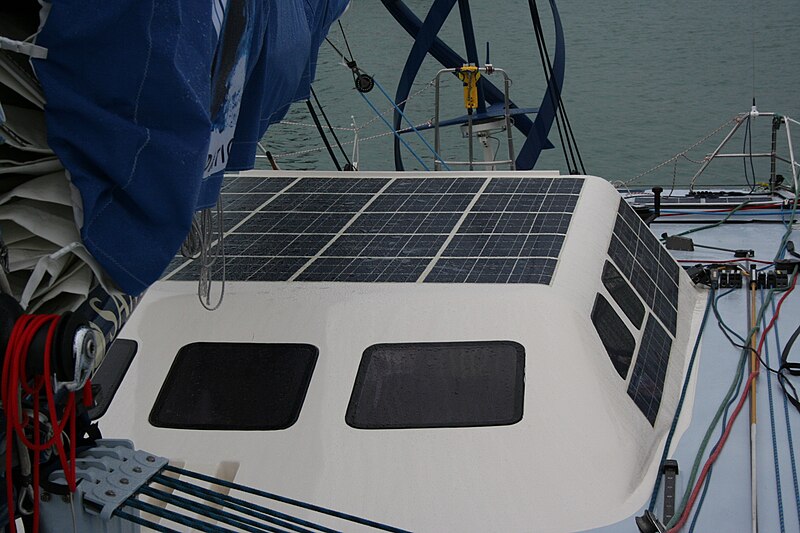 Questa immagine ha l'attributo alt vuoto; il nome del file è NAVI-Panneaux_solaires.jpg