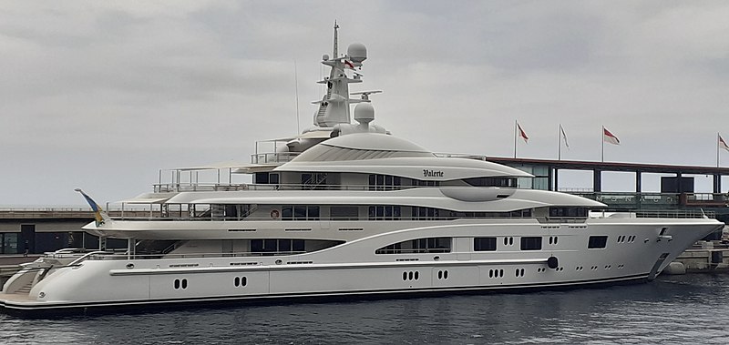 Questa immagine ha l'attributo alt vuoto; il nome del file è YACHT-20210527_122514_Yacht_port_Hercule_Monaco.jpg