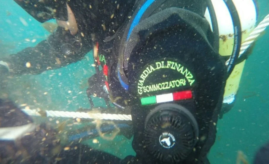 Questa immagine ha l'attributo alt vuoto; il nome del file è guardia-di-finanza-sommozzatori.webp
