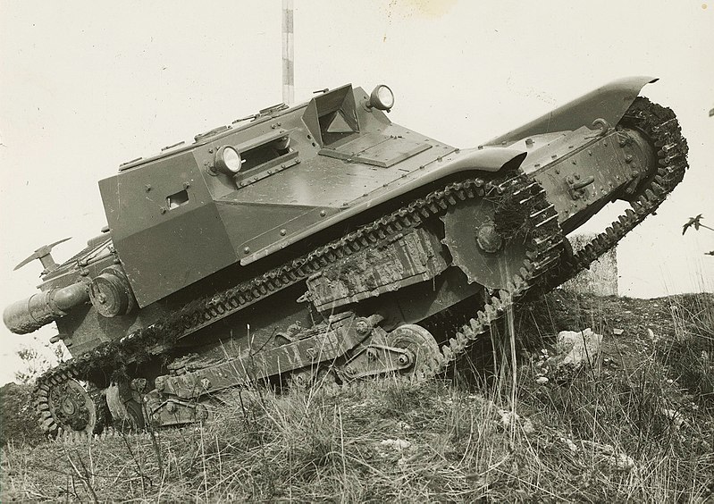 Questa immagine ha l'attributo alt vuoto; il nome del file è ESERCITO-ITALIANO-800px-Osterr._Fiat-Ansaldo_CV_33_1935_Zweimann-Tankette.jpg