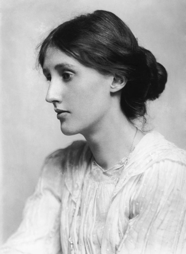 Questa immagine ha l'attributo alt vuoto; il nome del file è LETTERATURA-George_Charles_Beresford_-_Virginia_Woolf_in_1902_-_Restoration-749x1024.jpg