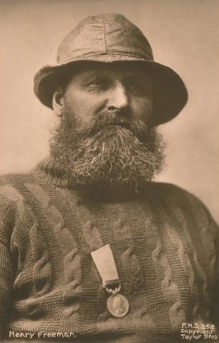 Questa immagine ha l'attributo alt vuoto; il nome del file è 7799-whitby-coxswain-henry-freeman-16x9-2.jpg