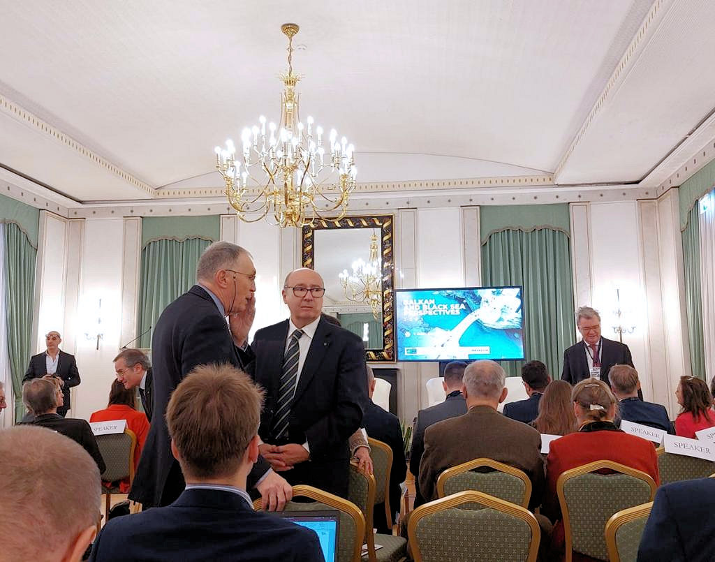 Questa immagine ha l'attributo alt vuoto; il nome del file è nato-college-2023.jpg