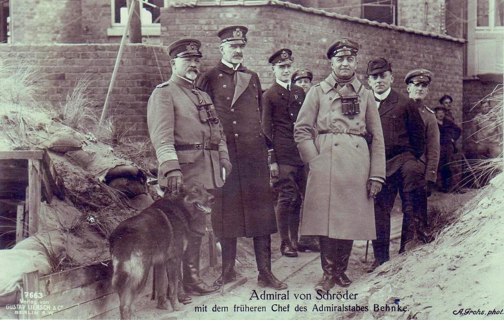 Questa immagine ha l'attributo alt vuoto; il nome del file è REICH-MARINE-Adolf_Grohs_Admiral_von_Schroder_mit_dem_fruheren_Chef_des_Admiralstabes_Behnke_Gustav_Liersch__Co._7663-1024x649.jpg