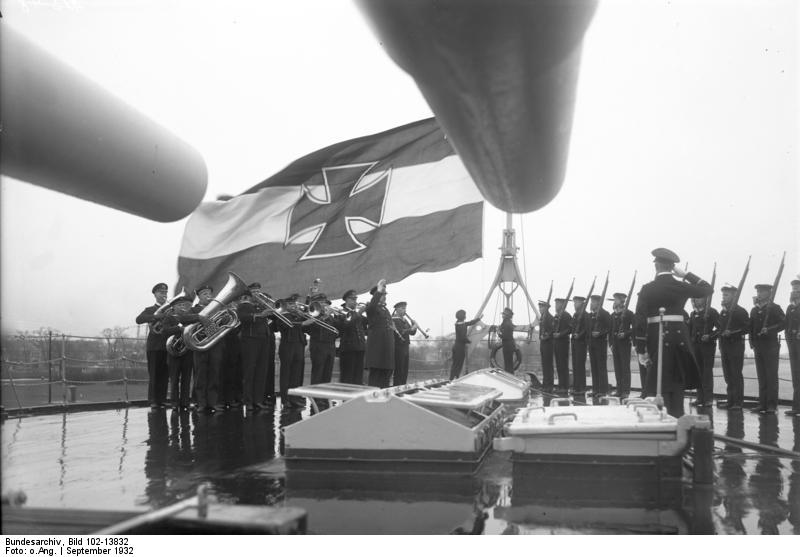 Questa immagine ha l'attributo alt vuoto; il nome del file è REICHMARINE-Bundesarchiv_Bild_102-13832_Linienschiff__Schleswig-Holstein_.jpg
