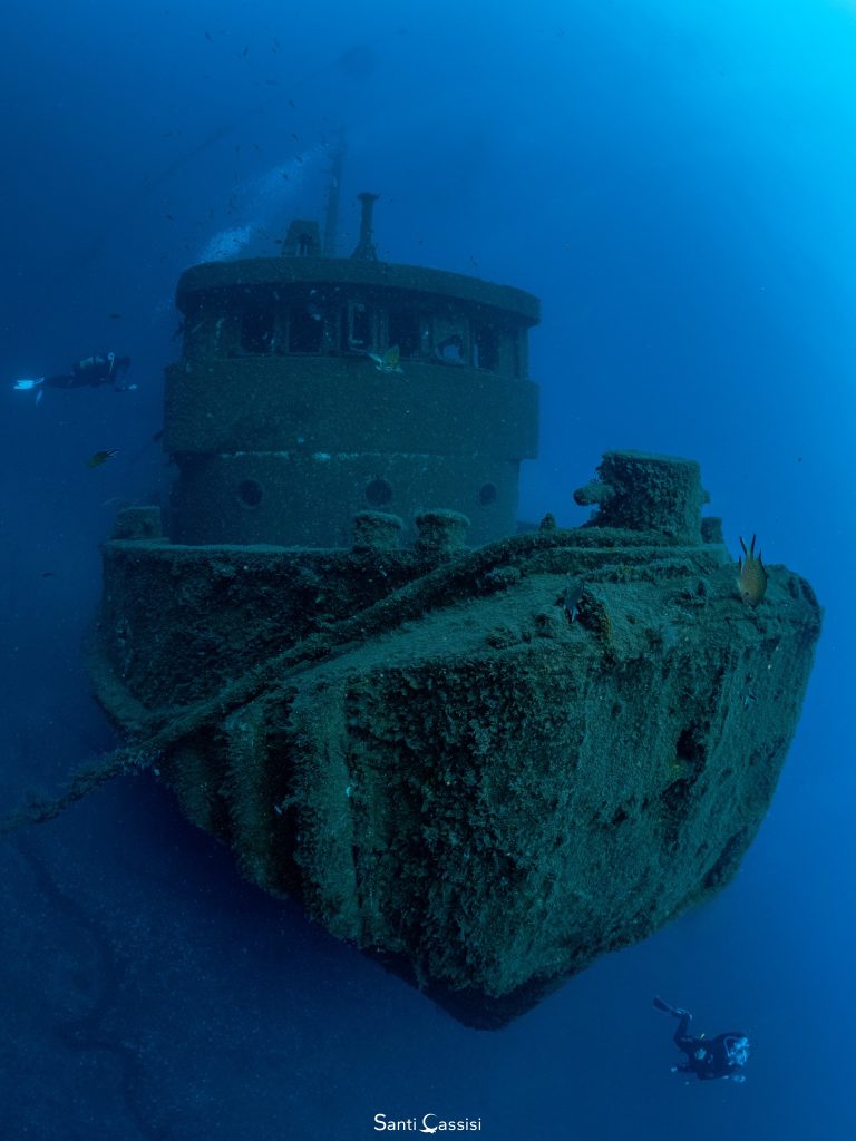 Questa immagine ha l'attributo alt vuoto; il nome del file è SANTI-CASSISI-el-penon-Tababia-Tenerife-768x1024.jpg