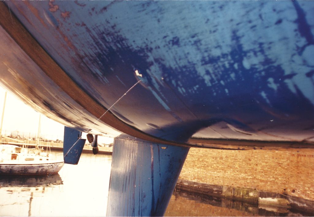 Questa immagine ha l'attributo alt vuoto; il nome del file è bolla-gigante-con-schizzo-liquido-1024x709.jpg