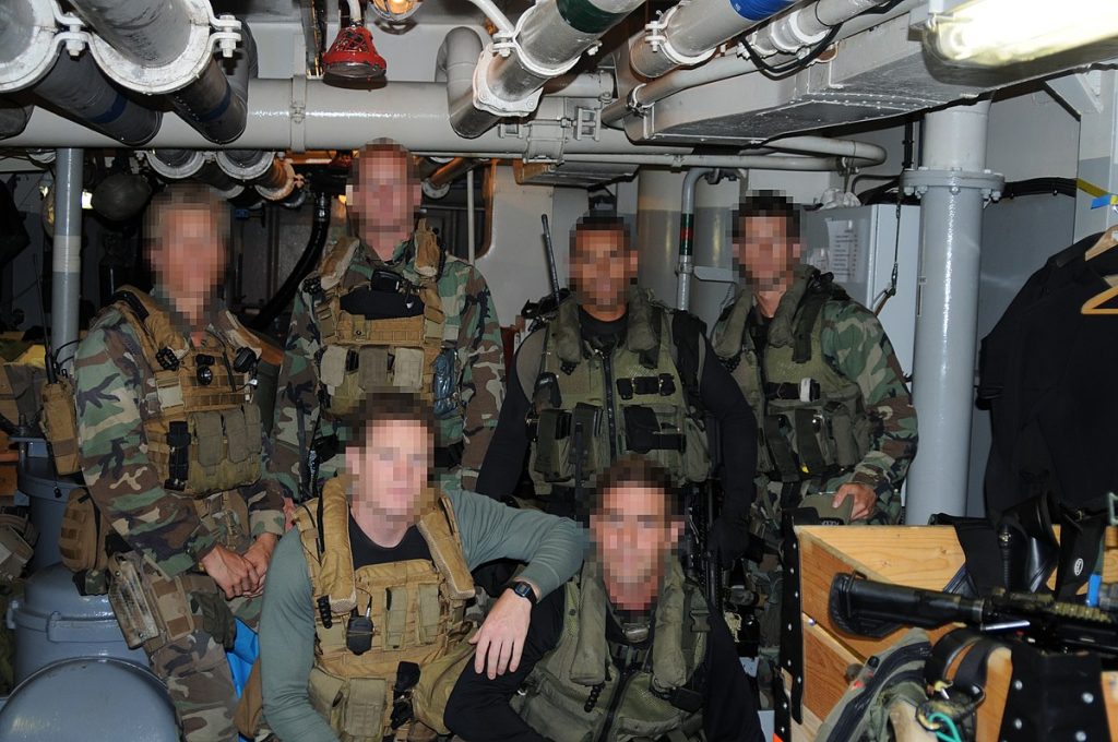 Questa immagine ha l'attributo alt vuoto; il nome del file è PIRATERIA-Operatie_Atalanta_onderscheiding-3-1024x680.jpg