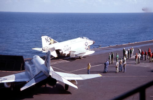 Questa immagine ha l'attributo alt vuoto; il nome del file è ROSSI-VIETNAM-F-4-PHANTOM-001GAR01317.jpg