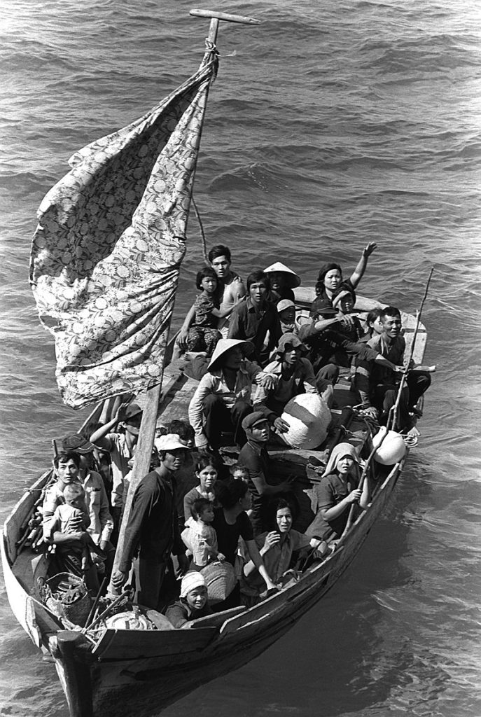 Questa immagine ha l'attributo alt vuoto; il nome del file è VIETNAM-800px-35_Vietnamese_boat_people_2-687x1024.jpg