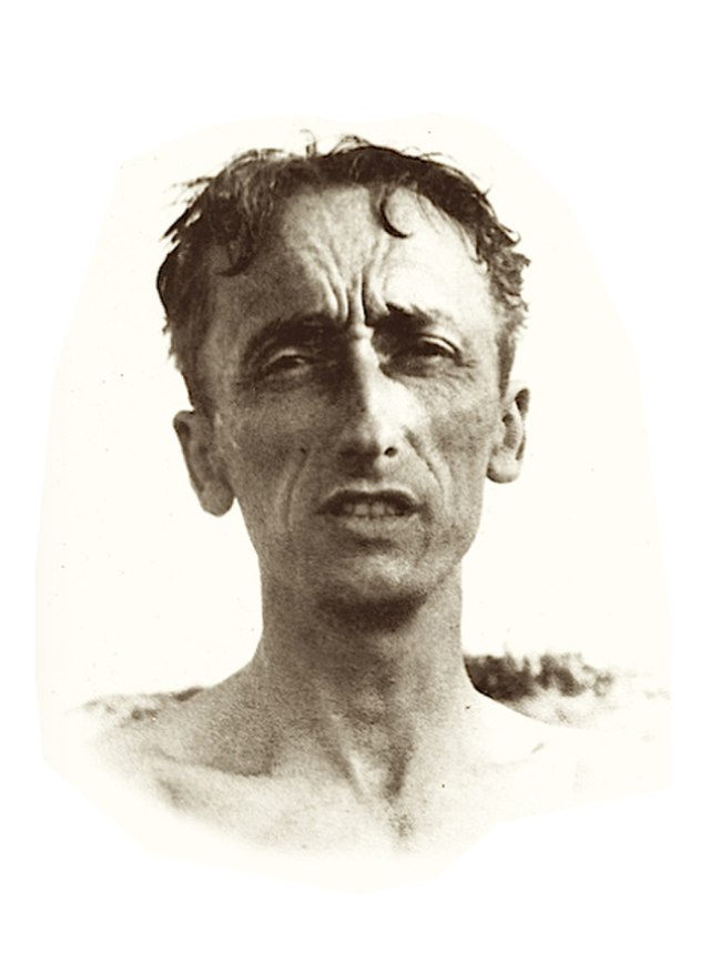 Questa immagine ha l'attributo alt vuoto; il nome del file è 640px-Jacques-Yves_Cousteau_Les_Mousquemers_1948.jpg