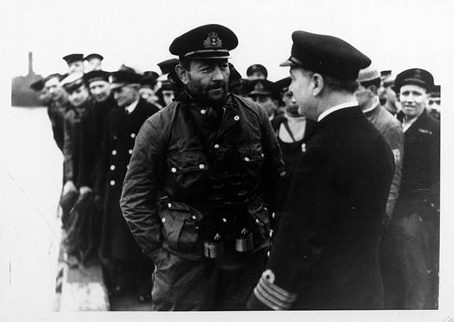 Questa immagine ha l'attributo alt vuoto; il nome del file è HMS-URSULA-Ursula_suit.jpg