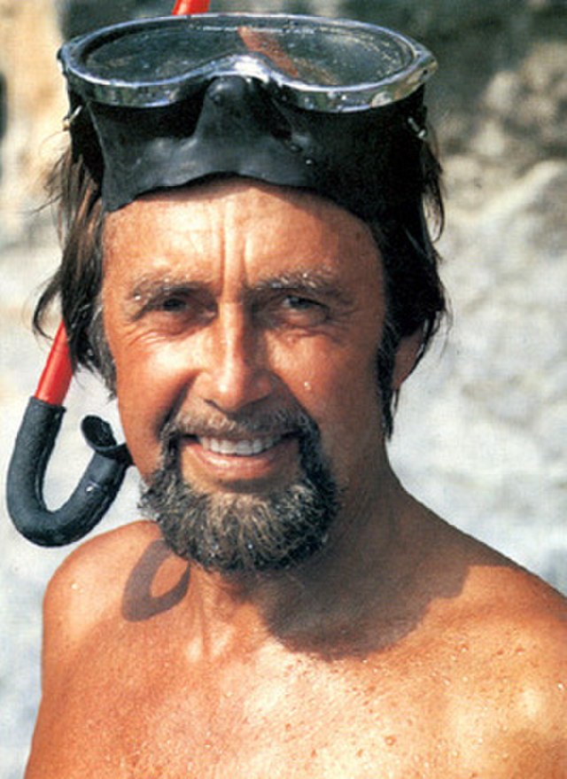 Questa immagine ha l'attributo alt vuoto; il nome del file è Hans_Hass.jpg