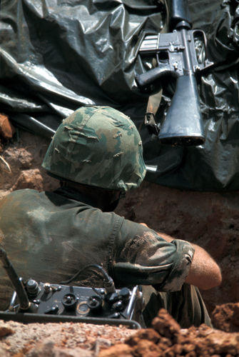 Questa immagine ha l'attributo alt vuoto; il nome del file è MEADE-RIVER-001GAR00120.jpg