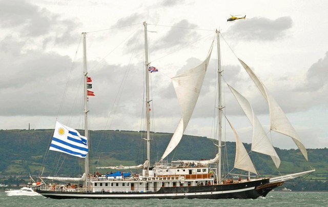 Questa immagine ha l'attributo alt vuoto; il nome del file è URUGUAY-Capitan-miranda-Tall_ships_Belfast_Lough_2009_8_-_geograph.org_.uk_-_1447988.jpg