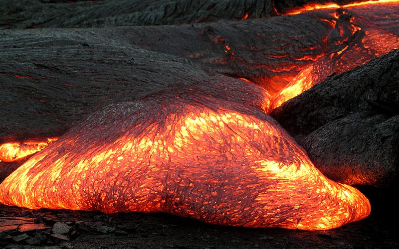 Questa immagine ha l'attributo alt vuoto; il nome del file è VULCANO-MAGMA-Pahoehoe_toe.jpg