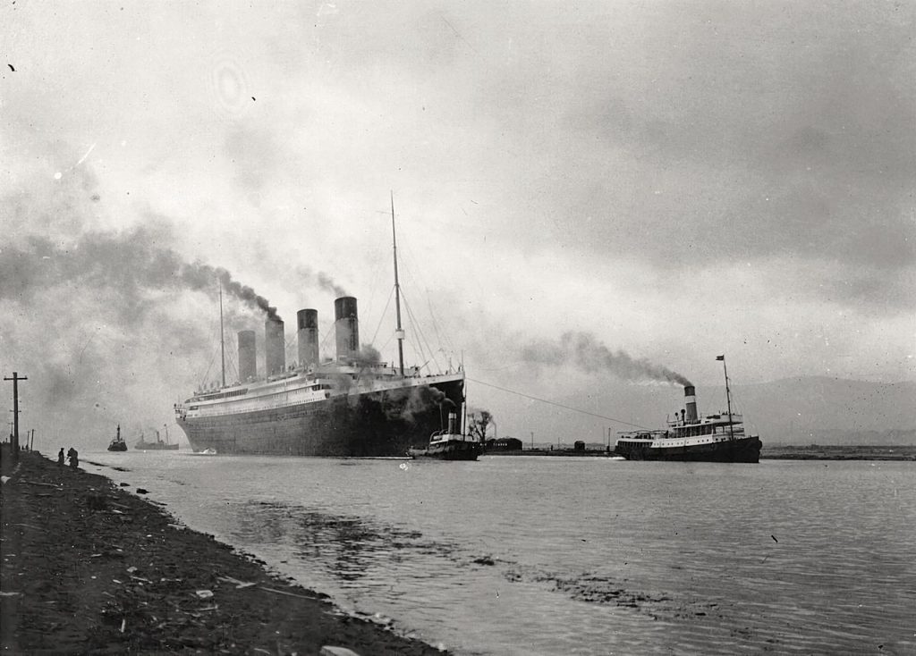 Questa immagine ha l'attributo alt vuoto; il nome del file è RMS_Titanic_sea_trials_April_2_1912-1024x734.jpg