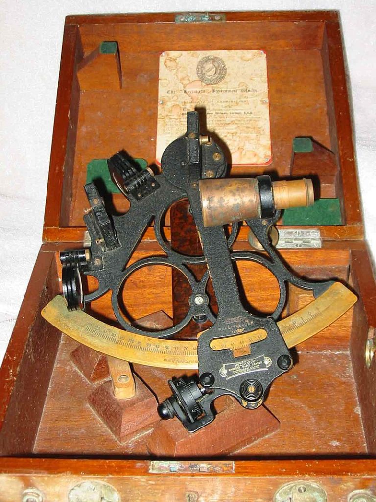 Questa immagine ha l'attributo alt vuoto; il nome del file è Experienced_sextant-768x1024.jpg