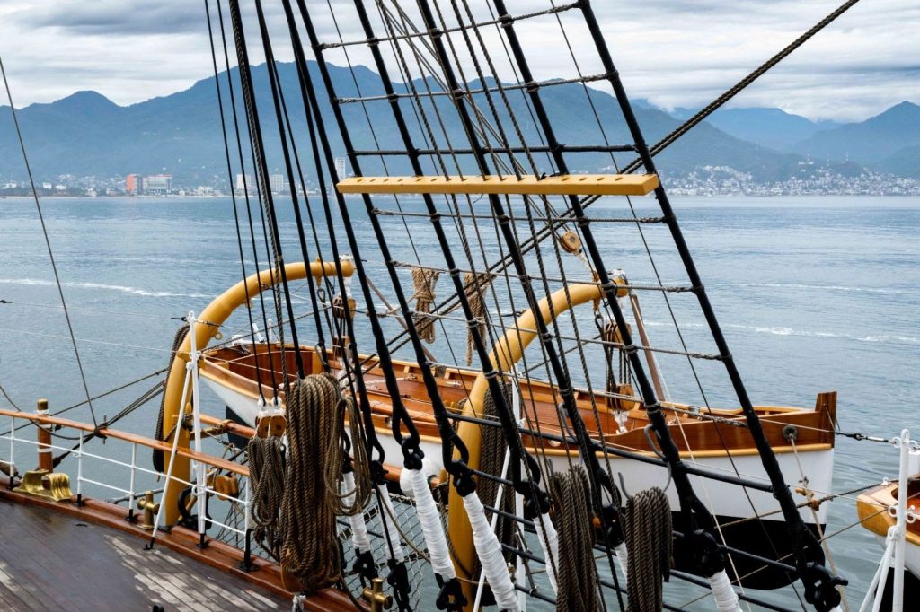 Questa immagine ha l'attributo alt vuoto; il nome del file è vespucci-partenza-da-puerto-vallarta-1024x682.jpeg