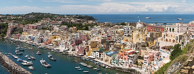 Questa immagine ha l'attributo alt vuoto; il nome del file è Corricella_2016_Procida_2.jpg