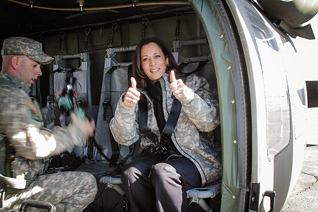 Questa immagine ha l'attributo alt vuoto; il nome del file è Kamala_Harris_2017.jpg