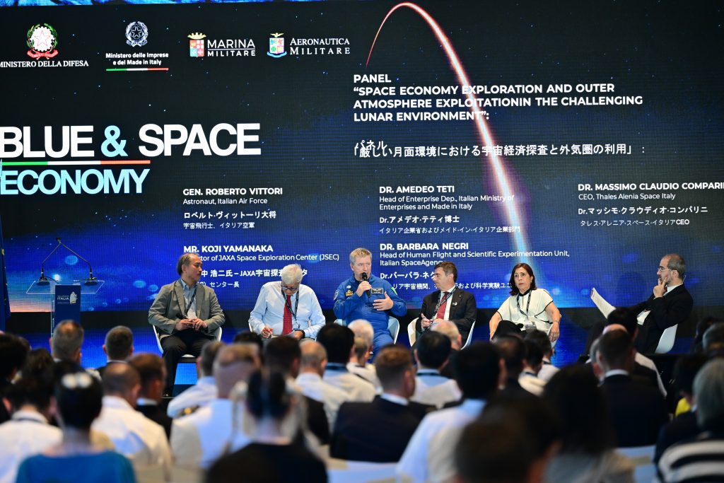 Questa immagine ha l'attributo alt vuoto; il nome del file è Panel-Space-Economy-1024x683.jpg