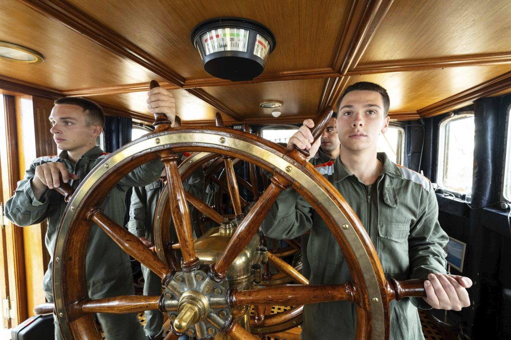 Questa immagine ha l'attributo alt vuoto; il nome del file è timoneria-vespucci-1024x683.jpg