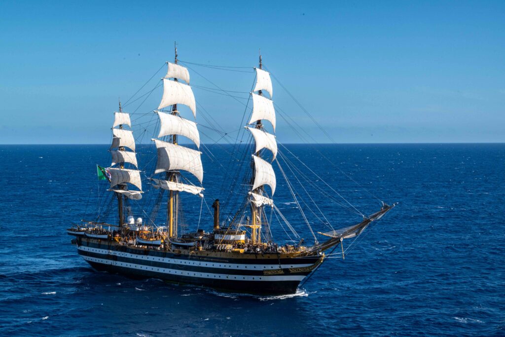 Questa immagine ha l'attributo alt vuoto; il nome del file è 20240723-Nave-Vespucci-Passex-Montecuccoli-_LAP4437-1024x683.jpg