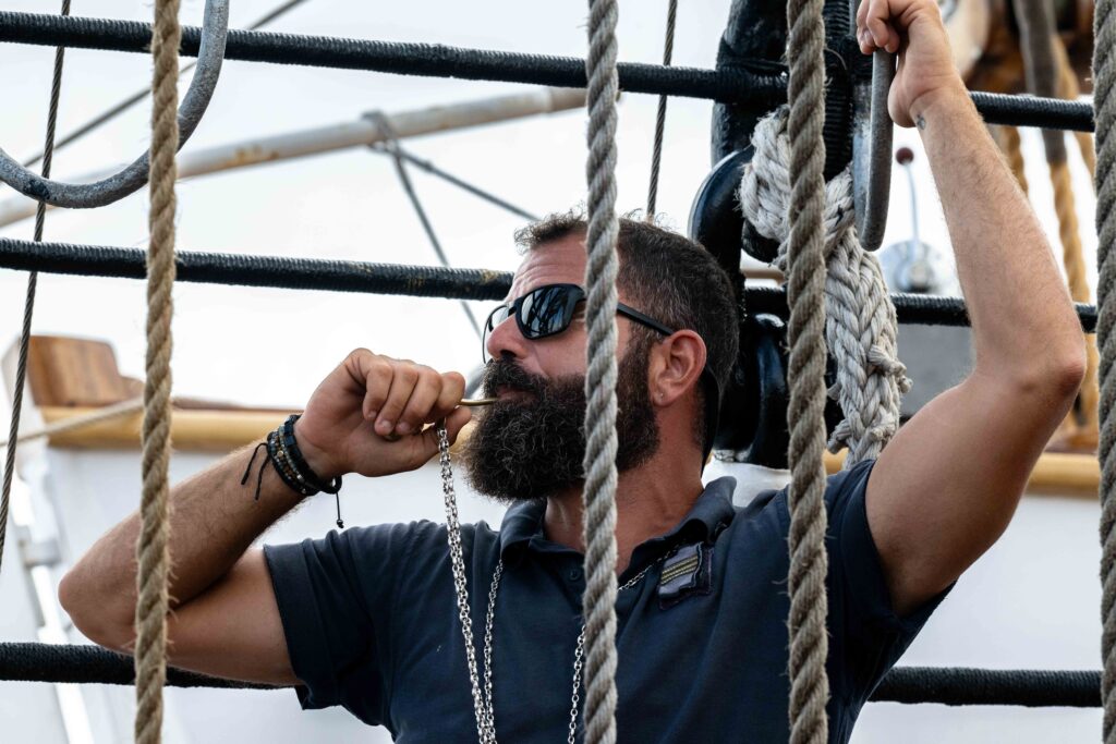 Questa immagine ha l'attributo alt vuoto; il nome del file è 20240821-Nave-Vespucci-Incontro-Cavour-Alpino-_LAP3349-1024x683.jpg