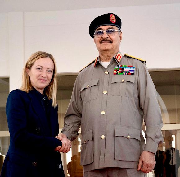 Questa immagine ha l'attributo alt vuoto; il nome del file è Meloni-290824-Libia-haftar.jpeg
