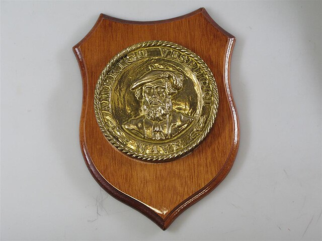 Questa immagine ha l'attributo alt vuoto; il nome del file è Plaquette_Amerigo_Vespucci_Nave_met_voorstelling_van_manskop_objectnr_KA_28322.jpg