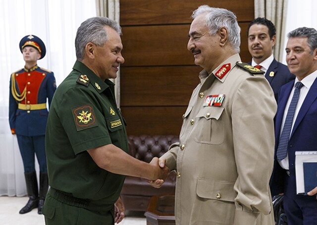 Questa immagine ha l'attributo alt vuoto; il nome del file è Sergei_Shoigu_had_a_meeting_with_Khalifa_Haftar_Commander_of_the_Libyan_National_Army_1.jpg