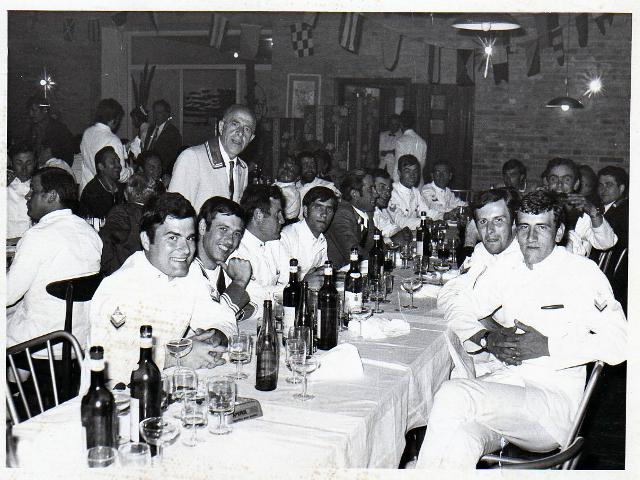 Questa immagine ha l'attributo alt vuoto; il nome del file è 008-cena-ferrar.jpg