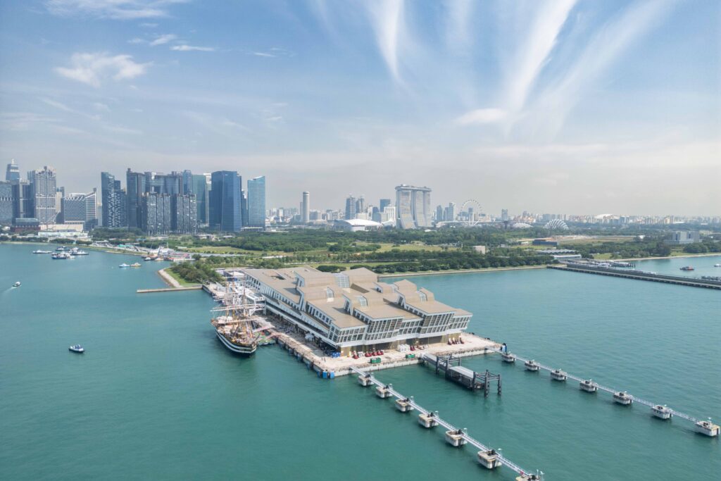 Questa immagine ha l'attributo alt vuoto; il nome del file è 20241023-Nave-Vespucci-Arrivo-Singapore-DJI_0057-1024x683.jpg