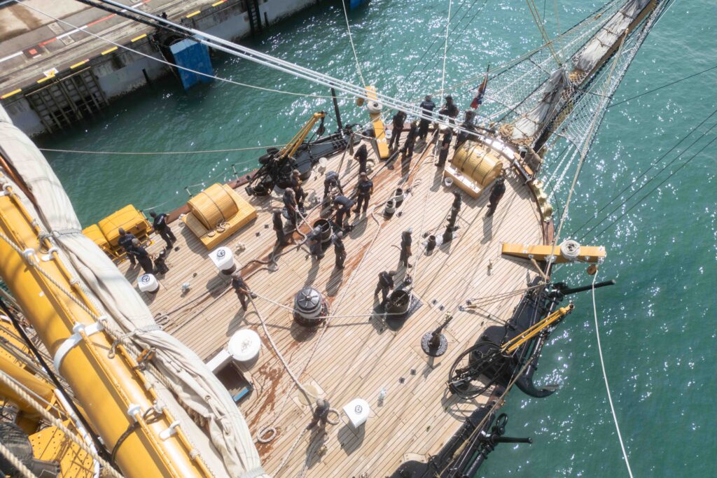 Questa immagine ha l'attributo alt vuoto; il nome del file è 20241023-Nave-Vespucci-Arrivo-Singapore-DJI_0063-1024x683.jpg