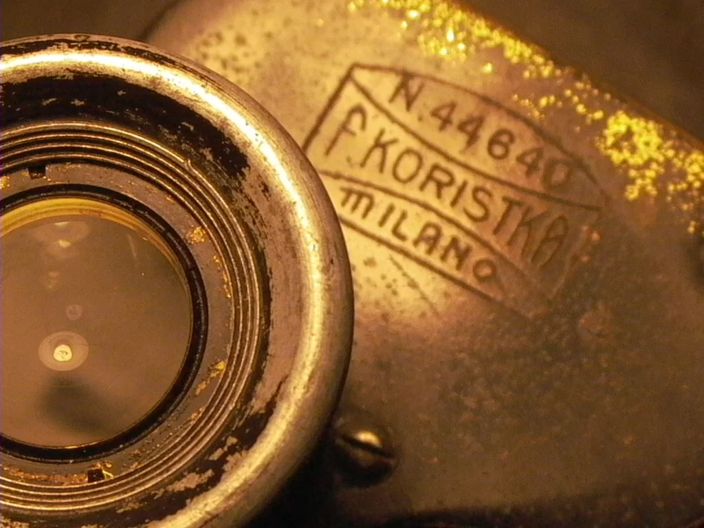 Questa immagine ha l'attributo alt vuoto; il nome del file è Z99_Kosistka_8x_binoculars-1024x768.webp