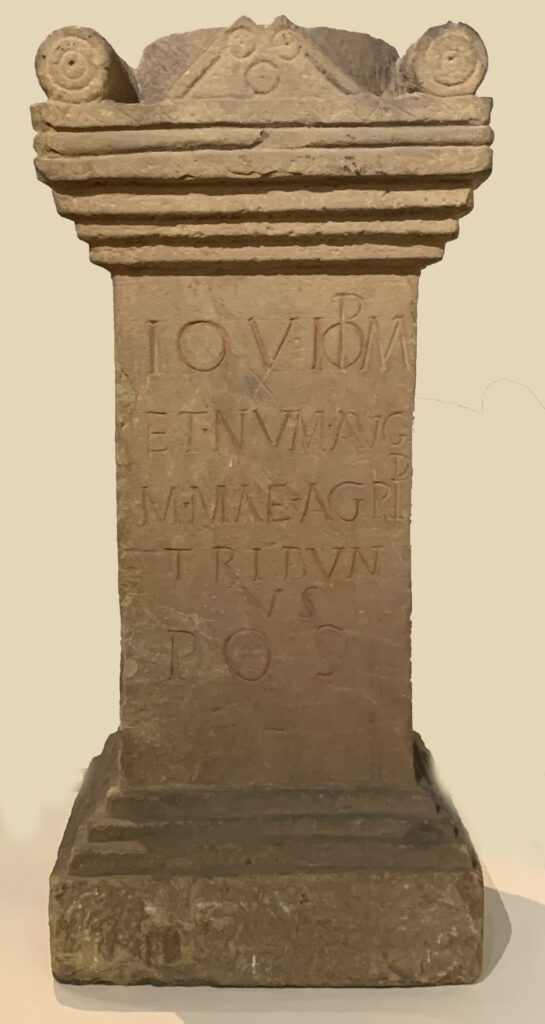 Questa immagine ha l'attributo alt vuoto; il nome del file è altare-classi-britannica-RIB-823-545x1024.jpg