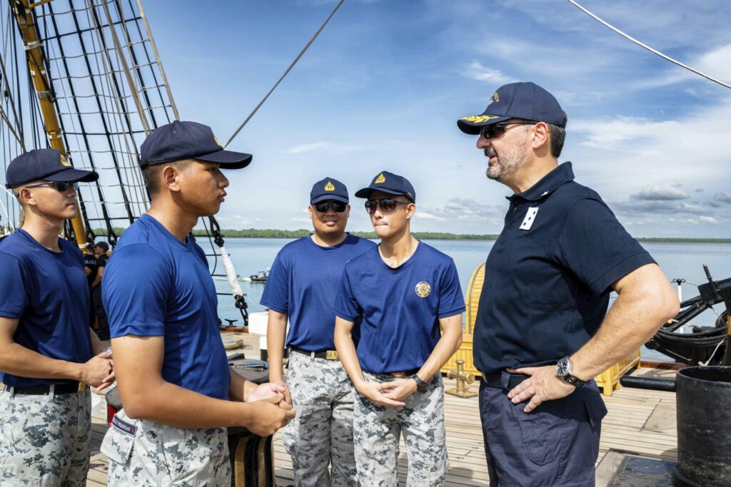 Questa immagine ha l'attributo alt vuoto; il nome del file è thai-cadet-vespucci-1024x683.jpg