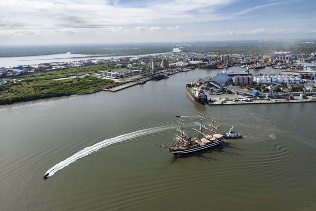 Questa immagine ha l'attributo alt vuoto; il nome del file è vespucci-belawan-1024x683.jpg