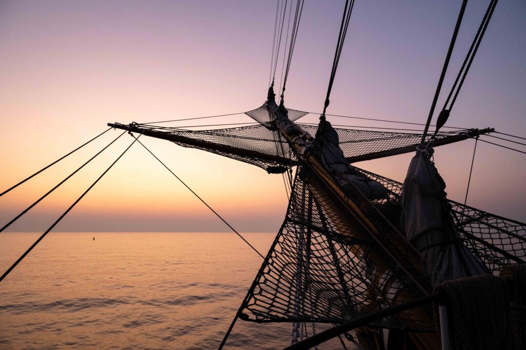 Questa immagine ha l'attributo alt vuoto; il nome del file è 20241224-Nave-Vespucci-Arrivo-a-Abu-Dhabi-_LAP7169-1024x683.jpg