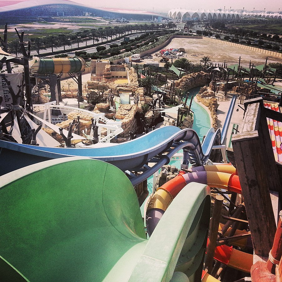 Questa immagine ha l'attributo alt vuoto; il nome del file è 900px-Yas_Waterworld_Abu_Dhabi_3.jpg