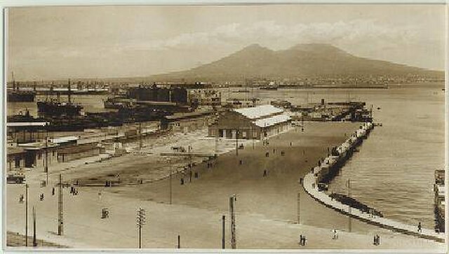 Questa immagine ha l'attributo alt vuoto; il nome del file è Napoli_Porto_e_Molo_in_trasformazione_2.jpg