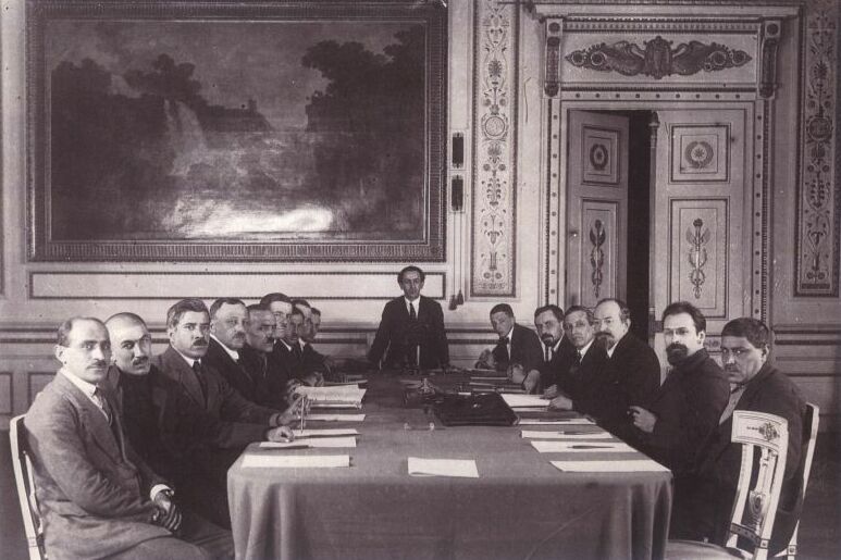 Questa immagine ha l'attributo alt vuoto; il nome del file è Treaty_of_Moscow_1921.jpg