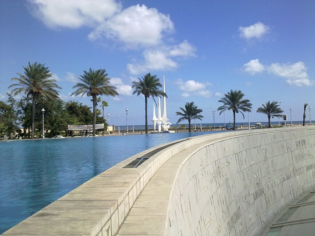 Questa immagine ha l'attributo alt vuoto; il nome del file è 1200px-Alexandria_Library_View-1024x768.jpg