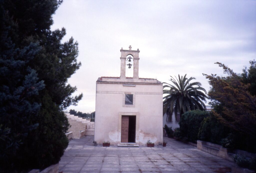 Questa immagine ha l'attributo alt vuoto; il nome del file è 1032c101-Galeso-Facciata-della-chiesa-1024x691.jpg